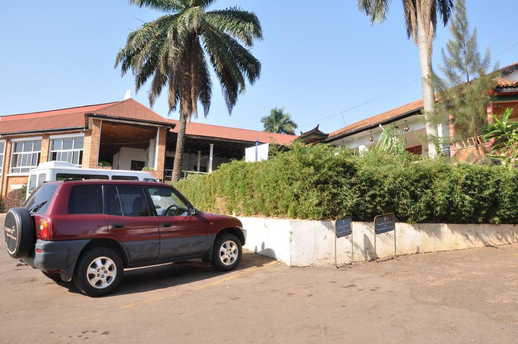 Shangri-La Hotel Uganda Кампала Экстерьер фото